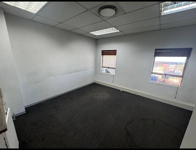 985M² WAREHOUSE TO LET IN LINBRO PARK